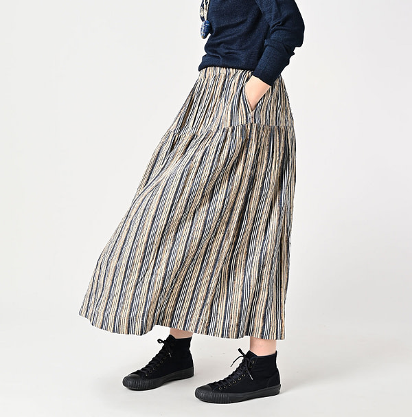 Indian Silk Tanba Cloth Tiered Skirt Female Model