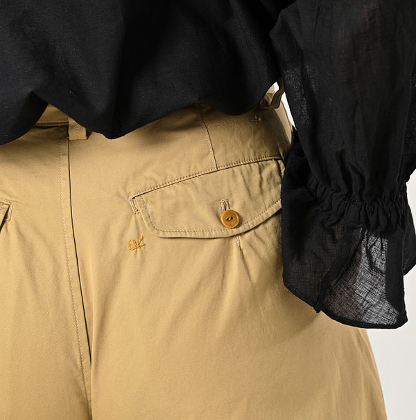 Thin Gabardine Charlotte Baggy Detail