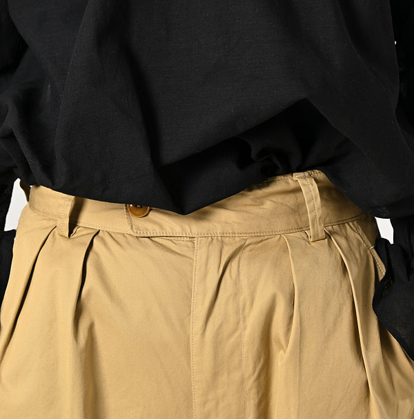 Thin Gabardine Charlotte Baggy Detail