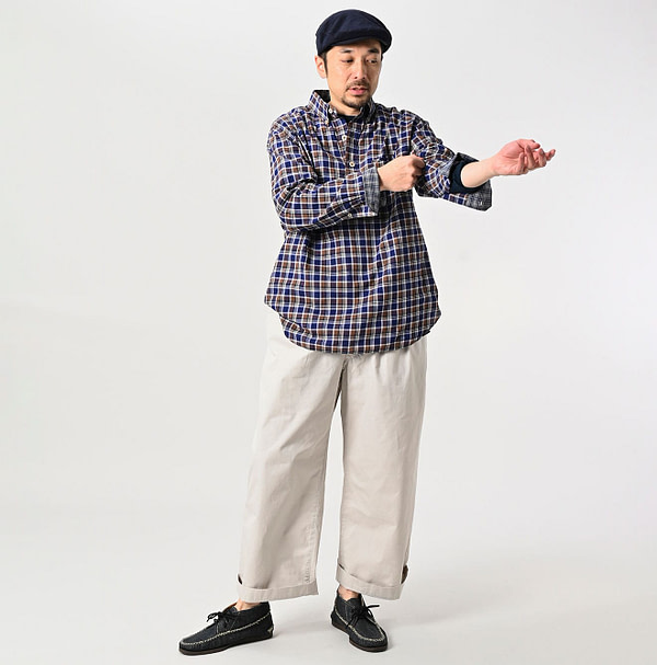 Thin Gabardine Charlotte Baggy Male Model