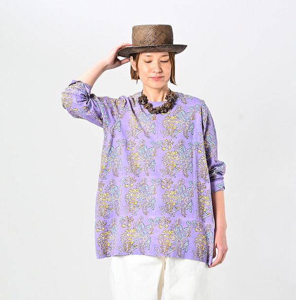 Seasonal Terms Block Print Blouse Female Model