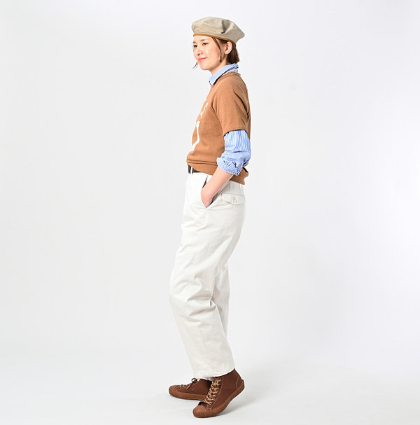 Chino 908 Neem Pants Female Model