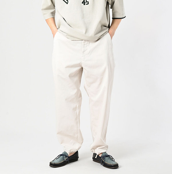 Chino 908 Neem Pants Male Model