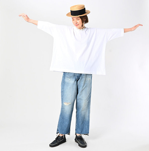 Tenjiku Big Slit T-shirt Female Model