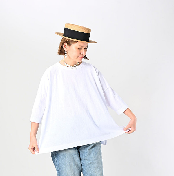 Tenjiku Big Slit T-shirt Female Model