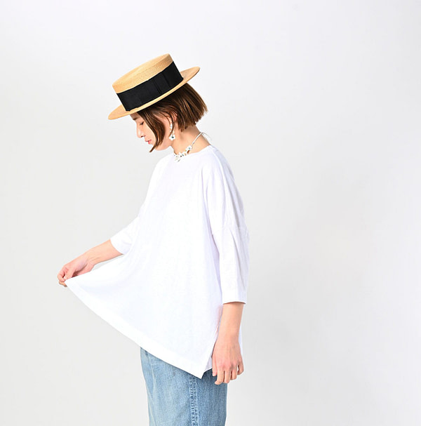 Tenjiku Big Slit T-shirt Female Model