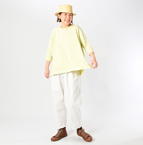 Plant Dyed Tenjiku Big Slit T-shirt Female Model