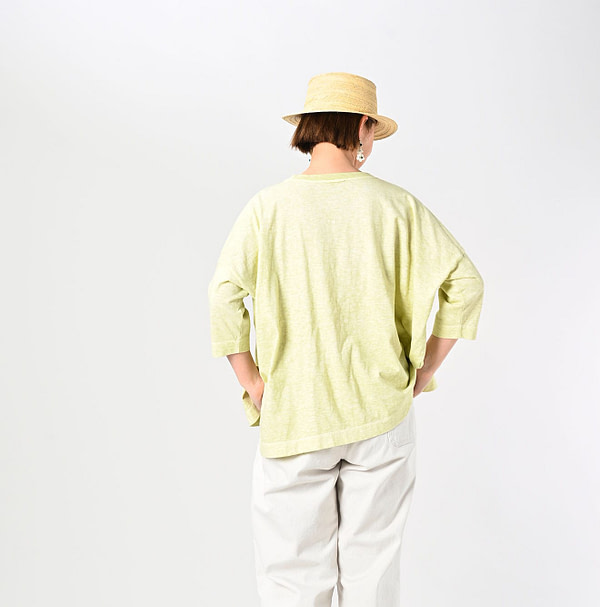 Plant Dyed Tenjiku Big Slit T-shirt Female Model
