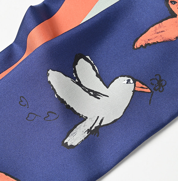 PEPE Bird Silk Kelp Detail
