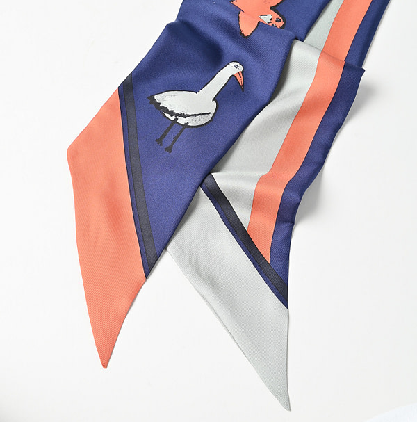 PEPE Bird Silk Kelp Detail