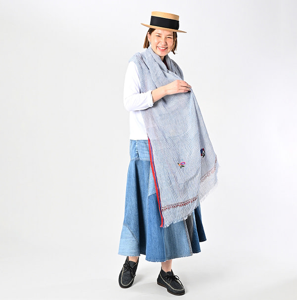 Indian Linen Hickory Embroidery Stole Female Model