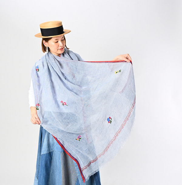 Indian Linen Hickory Embroidery Stole Female Model