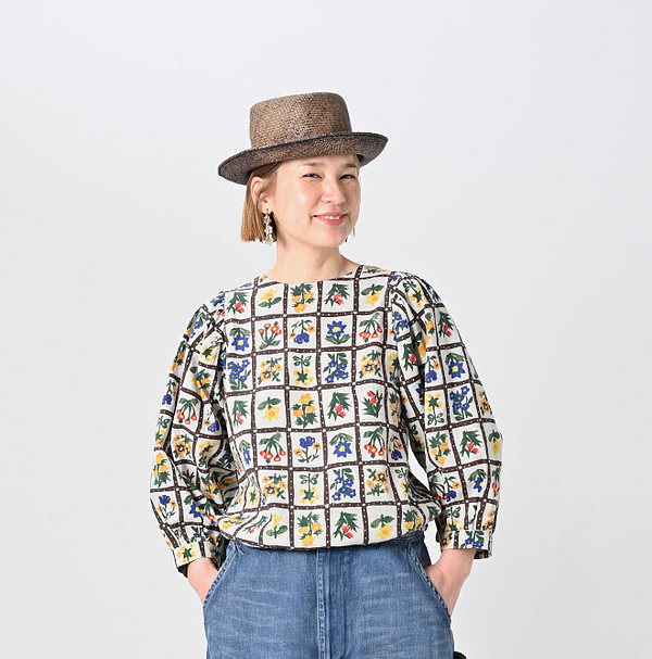 Khadi Fleur Chambre Print Puff Blouse Female Model