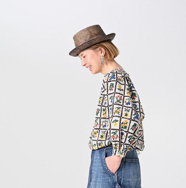 Khadi Fleur Chambre Print Puff Blouse Female Model