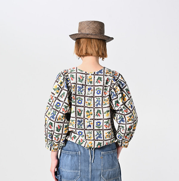 Khadi Fleur Chambre Print Puff Blouse Female Model