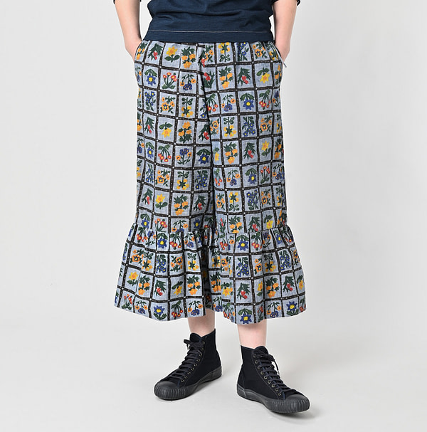Dungaree Khadi Fleur Chambre Print Rapper Pants Female Model