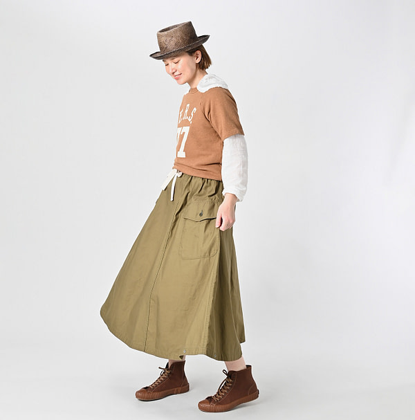 Thin Back Satin Tent Skirt Female Model