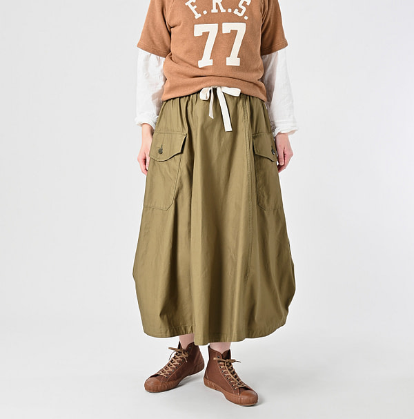Thin Back Satin Tent Skirt Female Model