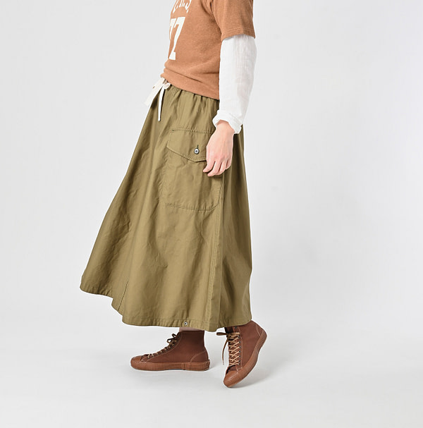 Thin Back Satin Tent Skirt Female Model
