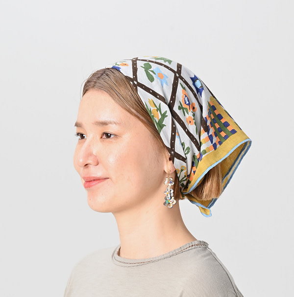 Aya Fleur Chambre Print Bandana Female Model