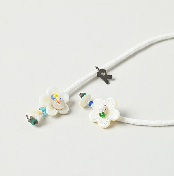 Shell de Fleur Choker Detail