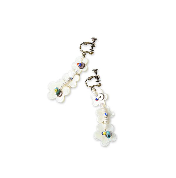 Shell de Fleur Earrings Off White