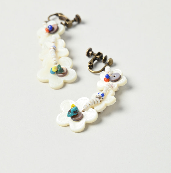 Shell de Fleur Earrings Detail