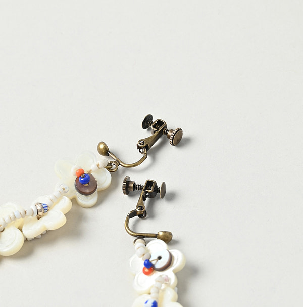 Shell de Fleur Earrings Detail