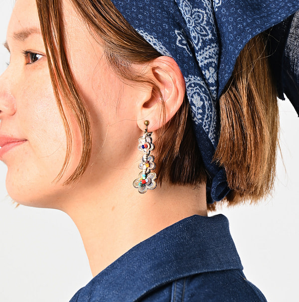 Brown Shell de Fleur Earrings Female Model