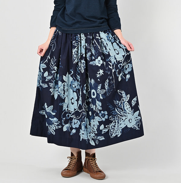 Anemone Bird Print Gather Skirt Female Model