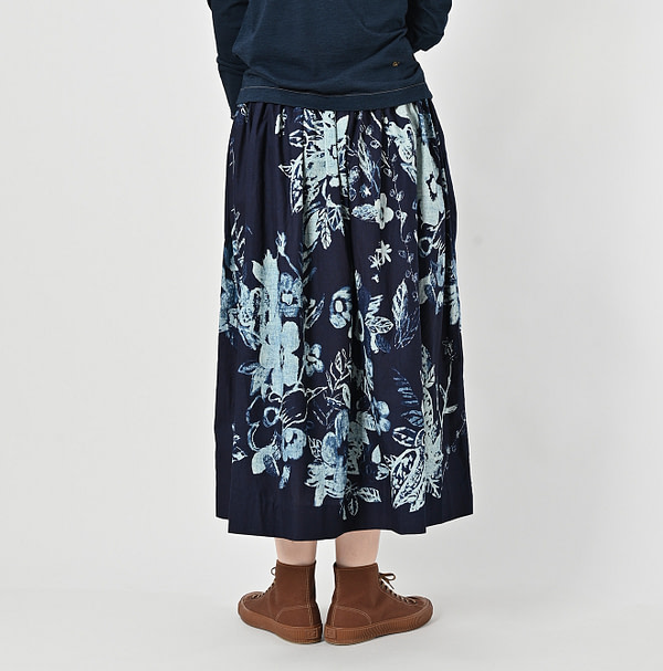 Anemone Bird Print Gather Skirt Female Model
