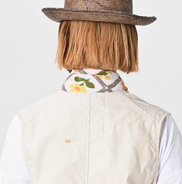 Thin Back Satin 908 Vest Antique Detail
