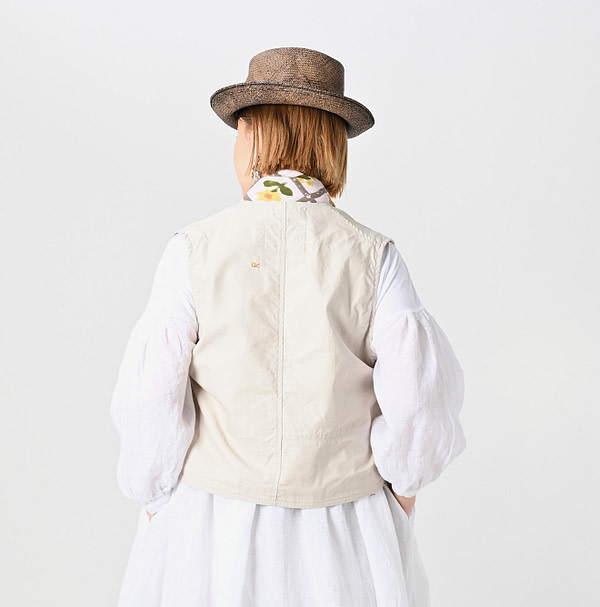 Thin Back Satin 908 Vest Antique Female Model