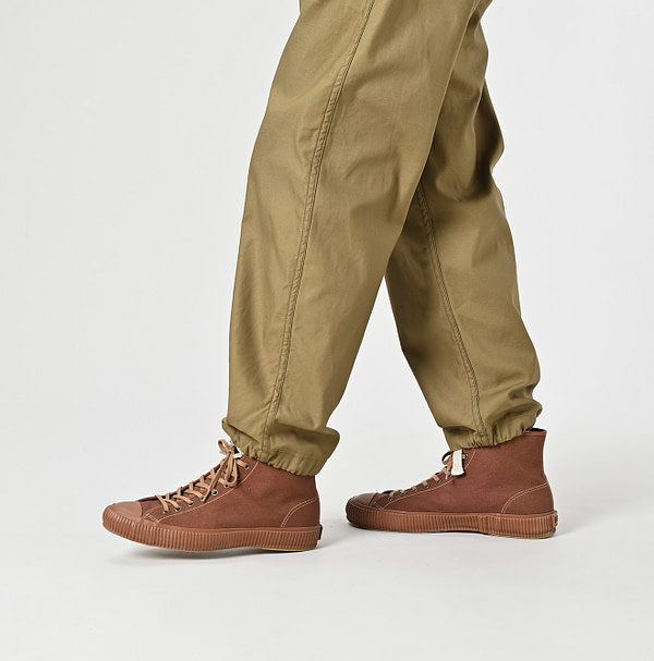 Thin Back Satin 908 Baker Pants Detail