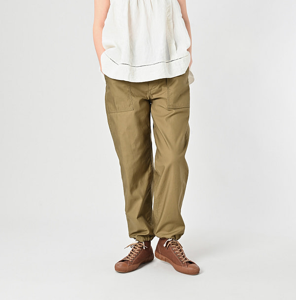 Thin Back Satin 908 Baker Pants Female Model