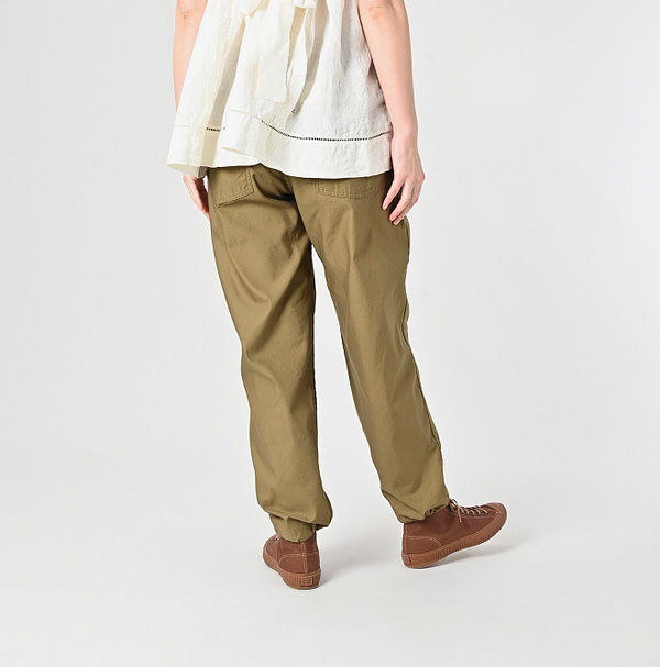 Thin Back Satin 908 Baker Pants Female Model
