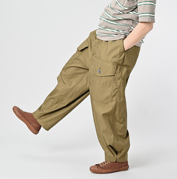Thin Back Satin 908 Tent Pants Male Model