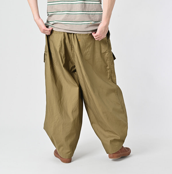 Thin Back Satin 908 Tent Pants Male Model