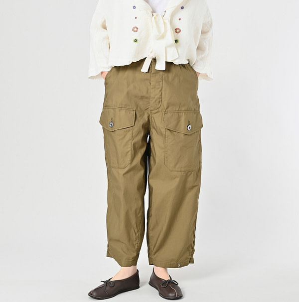 Thin Back Satin 908 Tent Pants Female Model
