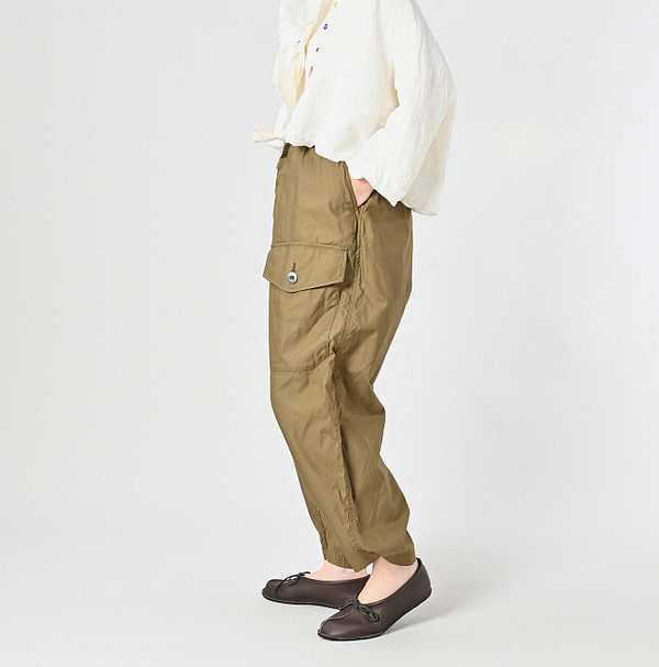 Thin Back Satin 908 Tent Pants Female Model