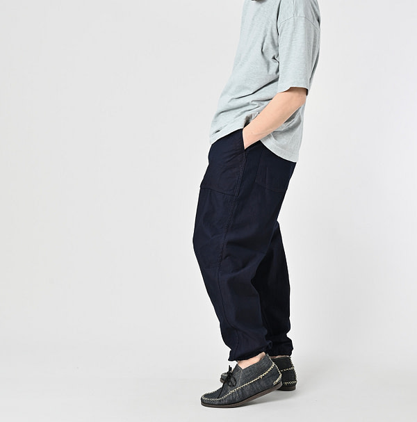 Indigo Thin Back Satin 908 Baker Pants Male Model