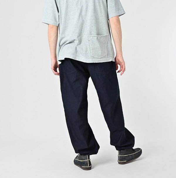 Indigo Thin Back Satin 908 Baker Pants Male Model