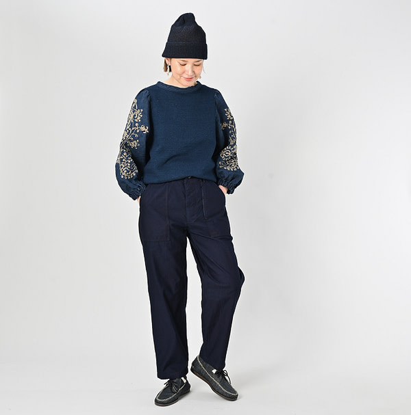 Indigo Thin Back Satin 908 Baker Pants Female Model