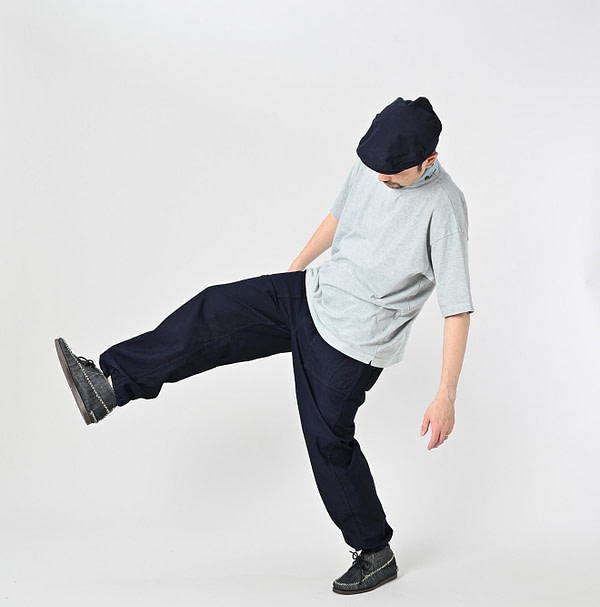 Indigo Thin Back Satin 908 Baker Pants Male Model