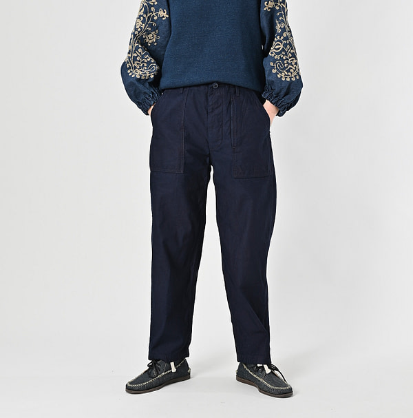 Indigo Thin Back Satin 908 Baker Pants Female Model