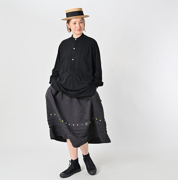 Supima Tenjiku 908 Grandpa Pull Shirt Female Model