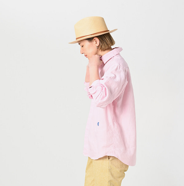 Linen Plant Dyed 908 Ocean HIYOKU Shirt Female Model