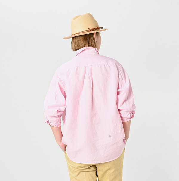 Linen Plant Dyed 908 Ocean HIYOKU Shirt Female Model