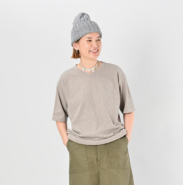 4545 Tenjiku 908 V-neck T-shirt Female Model