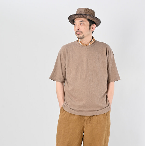 4545 Tenjiku 908 V-neck T-shirt Male Model